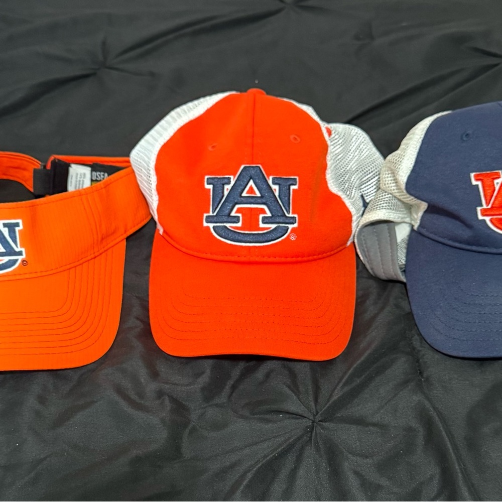 Bundle of Under Armour Auburn hats and visor (3)